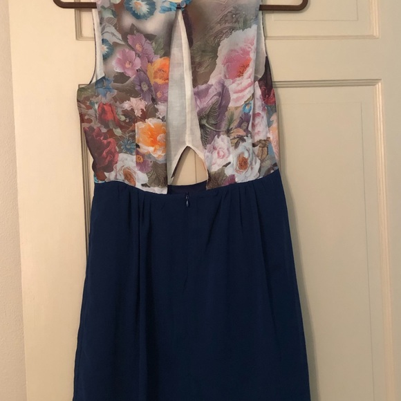 Dress - Picture 3 of 3